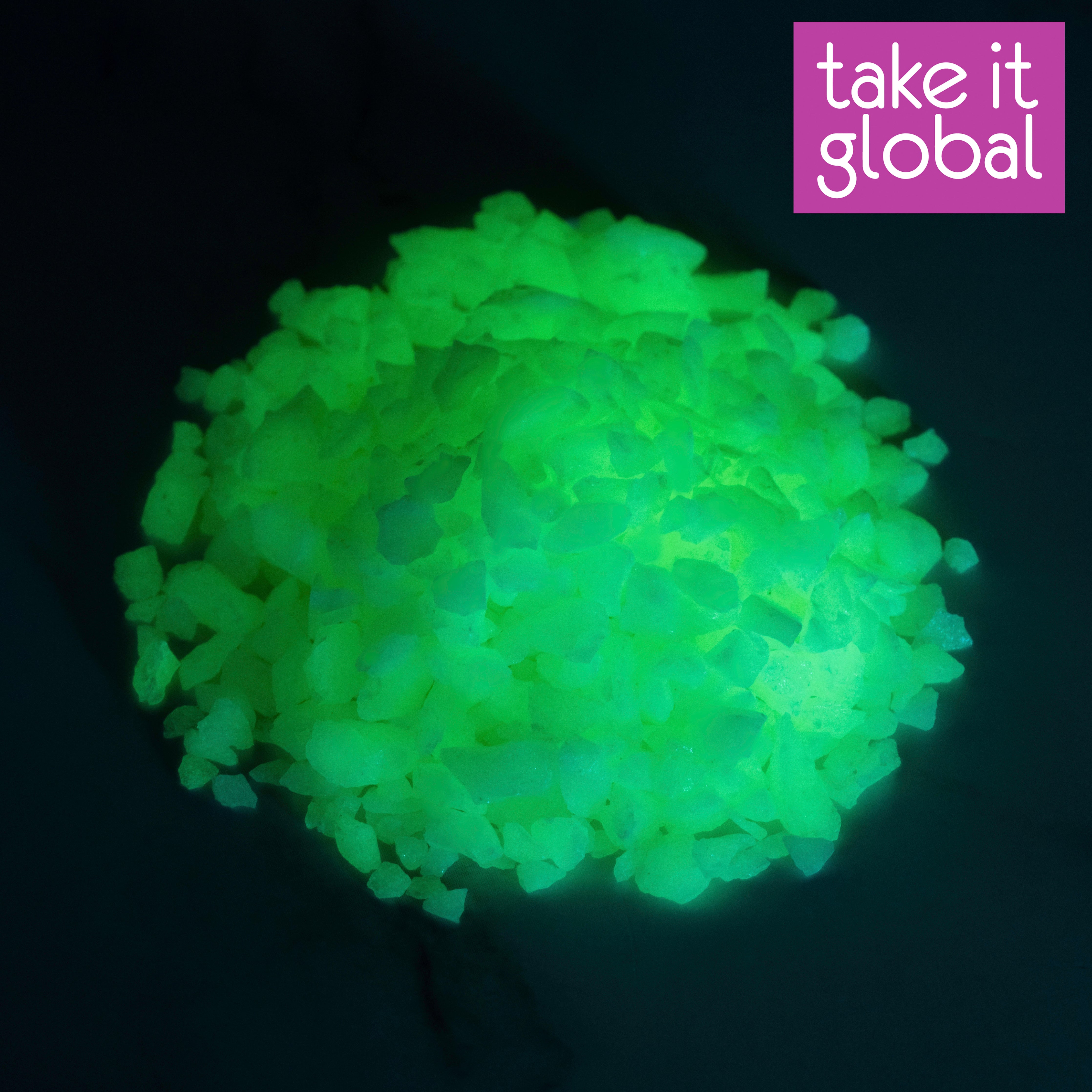 Glow in the dark stone /Pebbles / Night Light Stone / Glowing Rock 荧光石 - S / M Sizes
